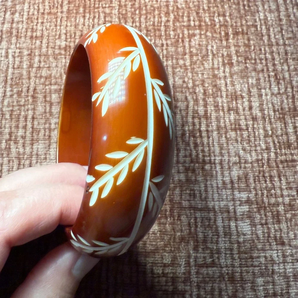 Vintage Bakelite Style Leaf Carved Bangle Bracelet Brown‎ White